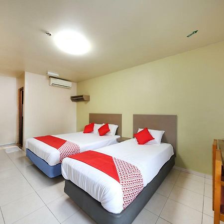 Oyo 434 Marbella Hotel Johor Bahru Dış mekan fotoğraf
