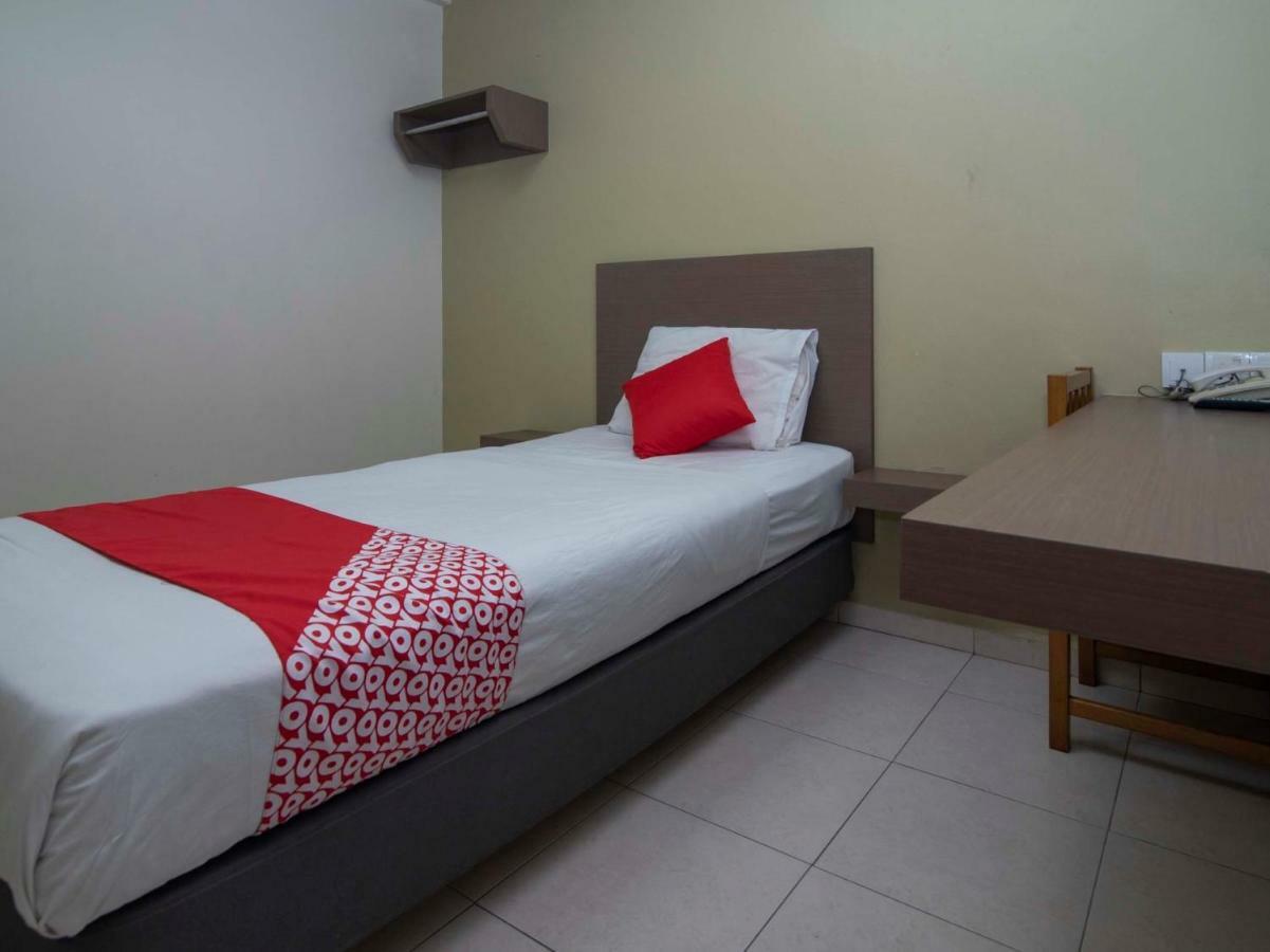 Oyo 434 Marbella Hotel Johor Bahru Dış mekan fotoğraf