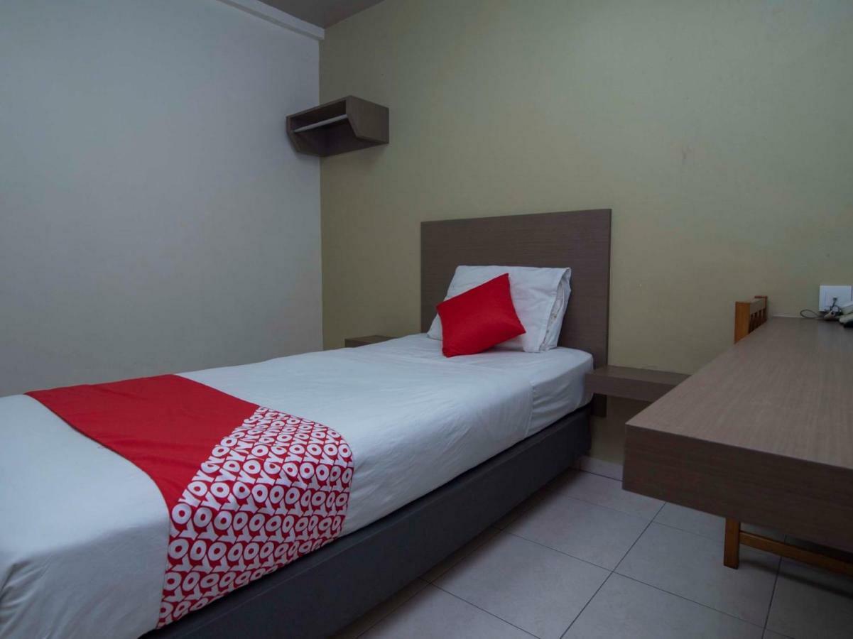 Oyo 434 Marbella Hotel Johor Bahru Dış mekan fotoğraf